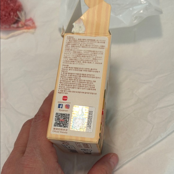 POP LAND Labubu Fall Into Sweaters MOKOKO Lanyard - Picture 6 of 6